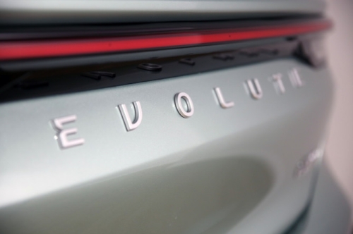 До конца года на рынок выйдут три новые модели Evolute